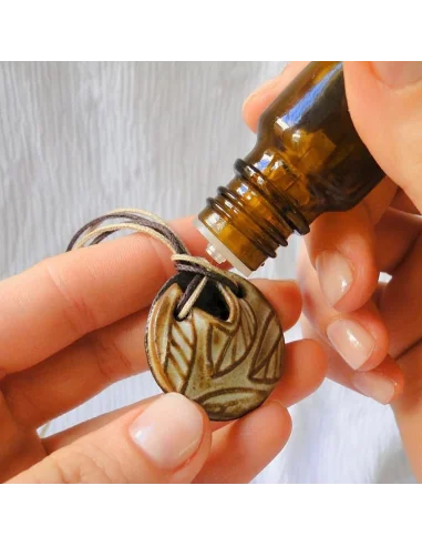 Colar Difusor Folha - SerEssencial - Aromaterapia